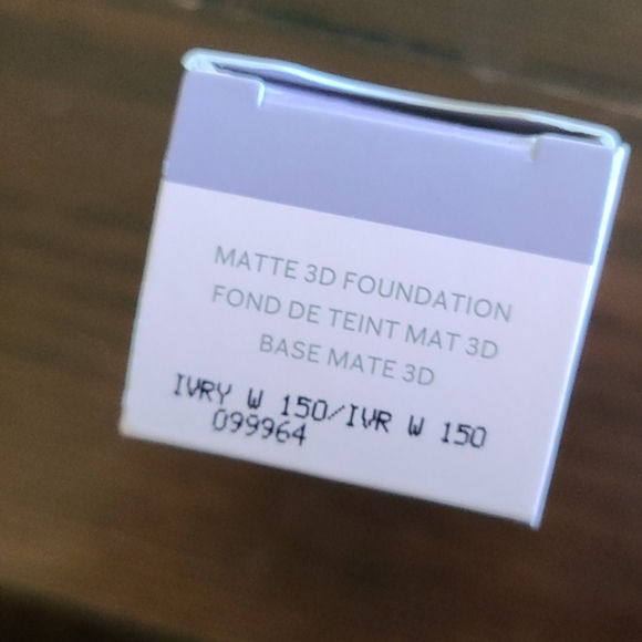 Mary Kay Timewise Matte 3D Foundation, Ivory W 150 - Picture 2 of 2